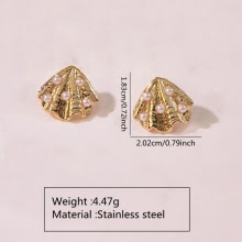 Gold shell-shaped stud earrings